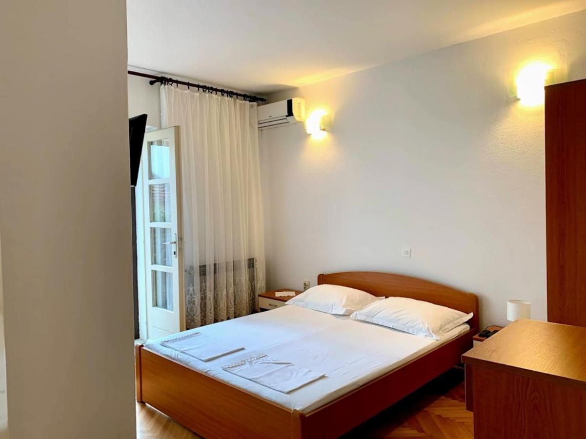 Obradovic Rooms & Apartments Makarska Exterior photo