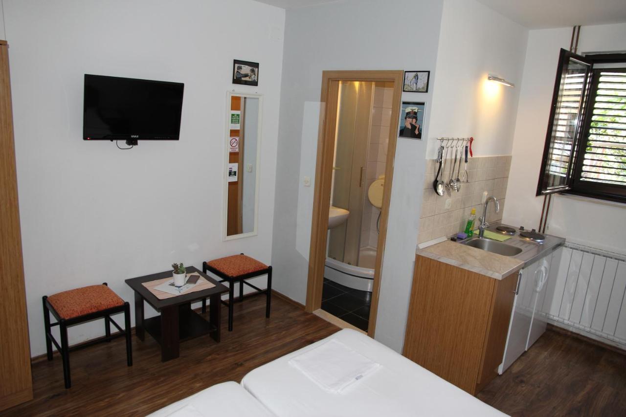 Obradovic Rooms & Apartments Makarska Exterior photo