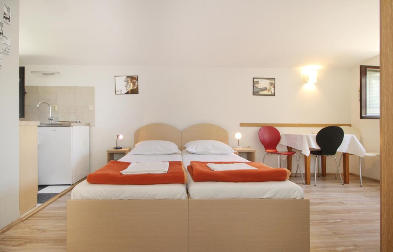 Obradovic Rooms & Apartments Makarska Exterior photo