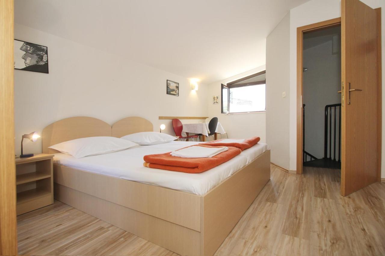 Obradovic Rooms & Apartments Makarska Exterior photo