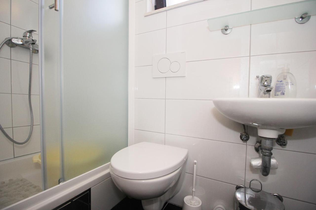 Obradovic Rooms & Apartments Makarska Exterior photo